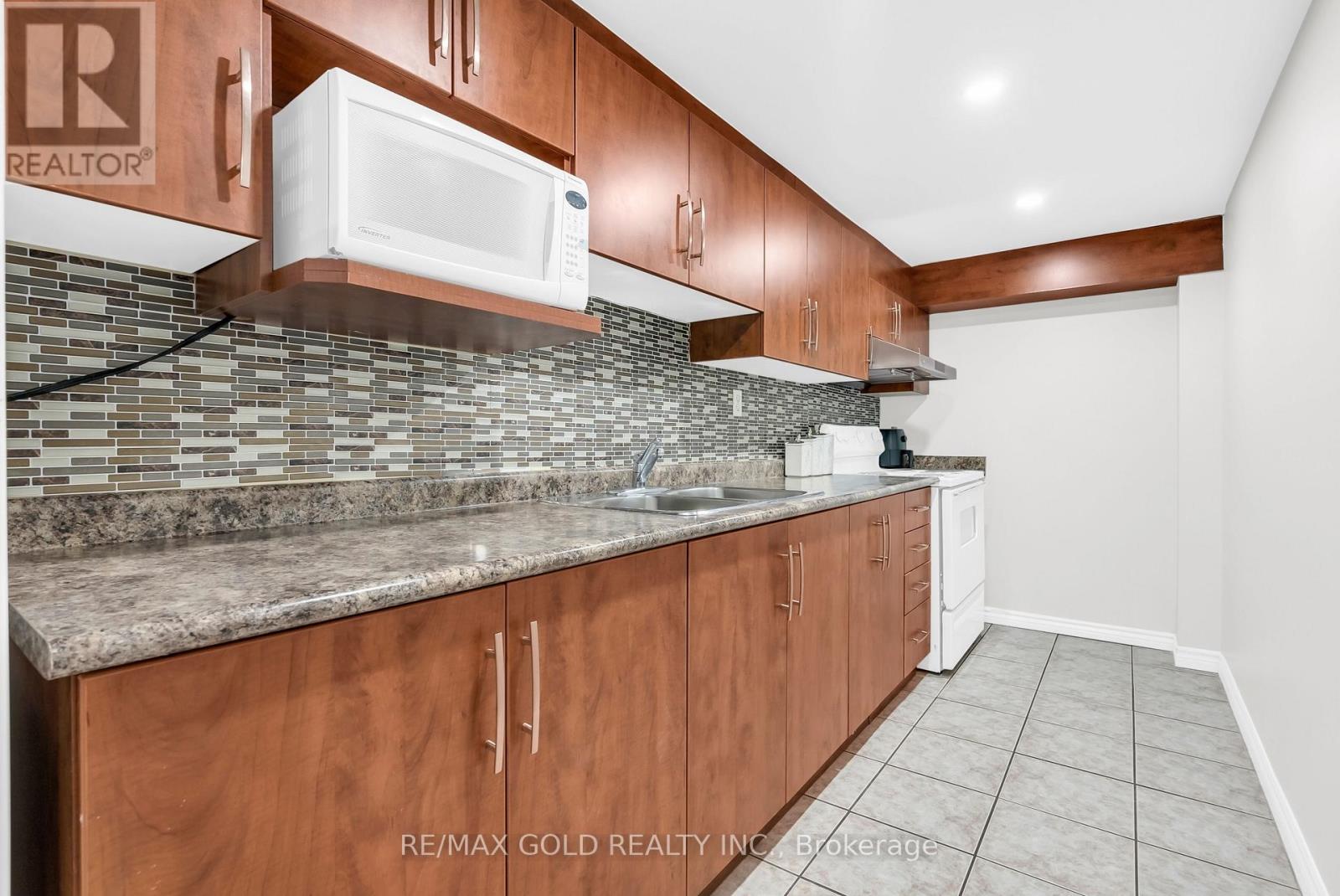 262 Swindale Drive, Milton (Sc Scott), Ontario  L9T 0T7 - Photo 44 - W12497210