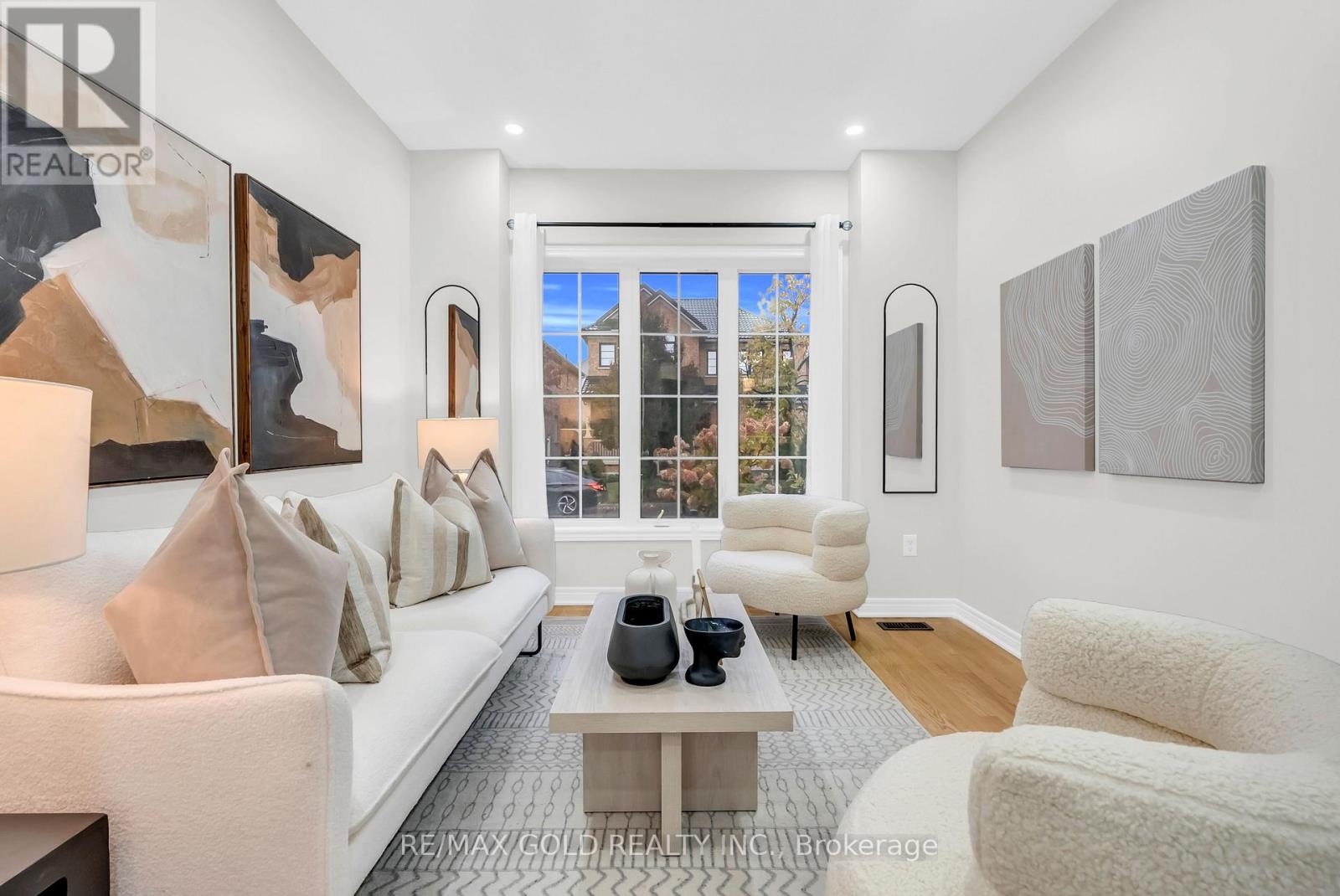 262 Swindale Drive, Milton (Sc Scott), Ontario  L9T 0T7 - Photo 6 - W12497210