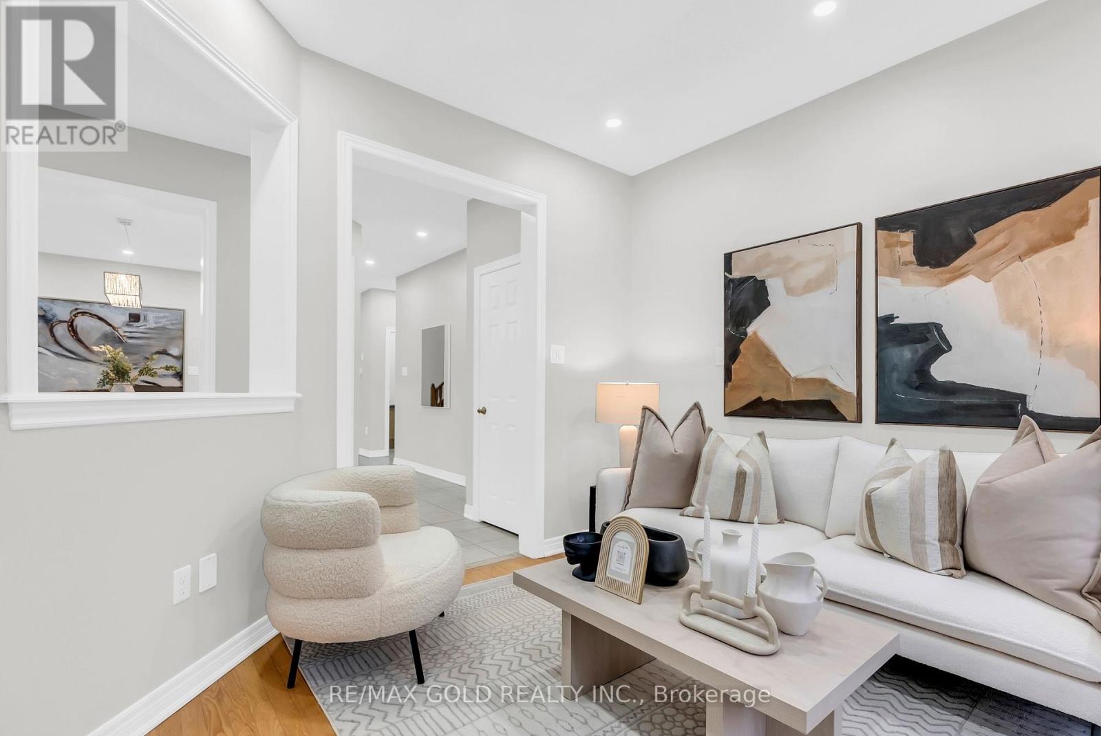 262 Swindale Drive, Milton (Sc Scott), Ontario  L9T 0T7 - Photo 7 - W12497210