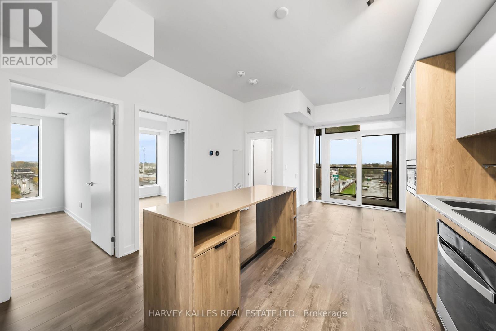 514 - 1007 THE QUEENSWAY, Toronto, Ontario