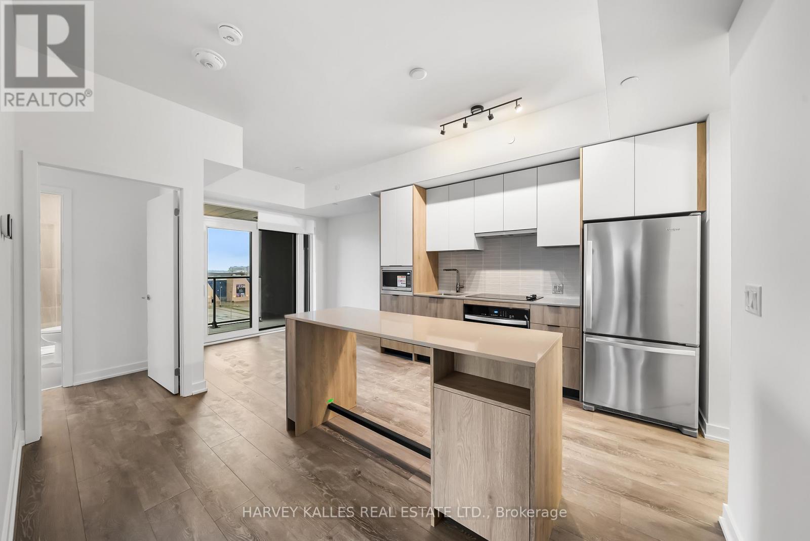 514 - 1007 The Queensway, Toronto, Ontario  M8Z 6C7 - Photo 2 - W12497246