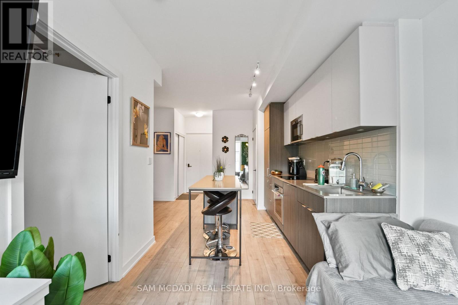 212 - 215 Lakeshore Road W, Mississauga, Ontario  L5H 0A7 - Photo 12 - W12497292