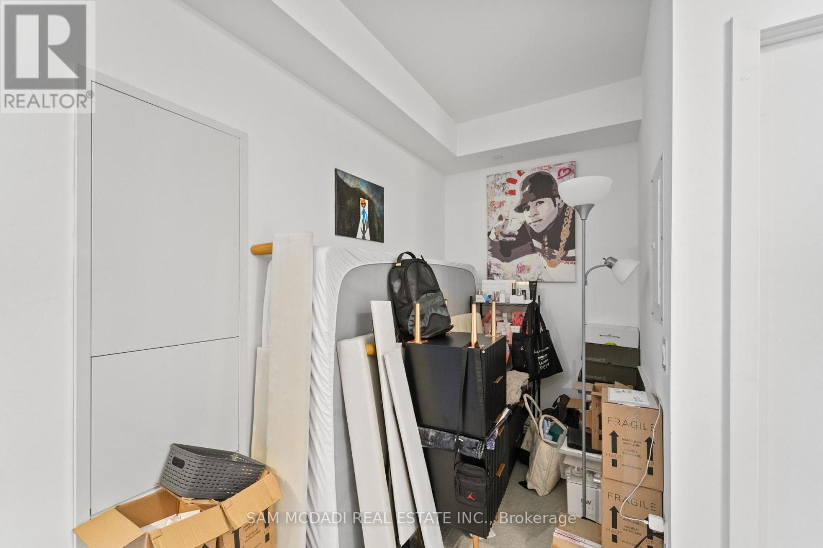 212 - 215 Lakeshore Road W, Mississauga, Ontario  L5H 0A7 - Photo 14 - W12497292