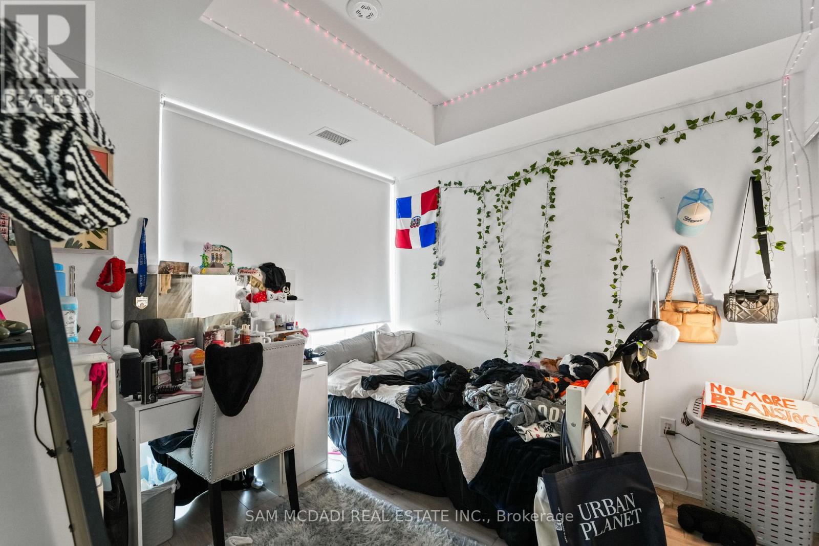 212 - 215 Lakeshore Road W, Mississauga, Ontario  L5H 0A7 - Photo 15 - W12497292