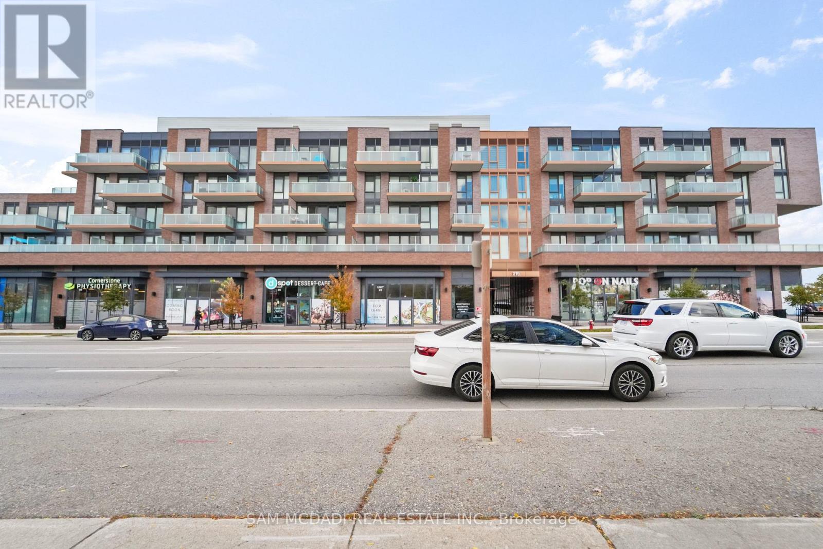 212 - 215 Lakeshore Road W, Mississauga, Ontario  L5H 0A7 - Photo 2 - W12497292