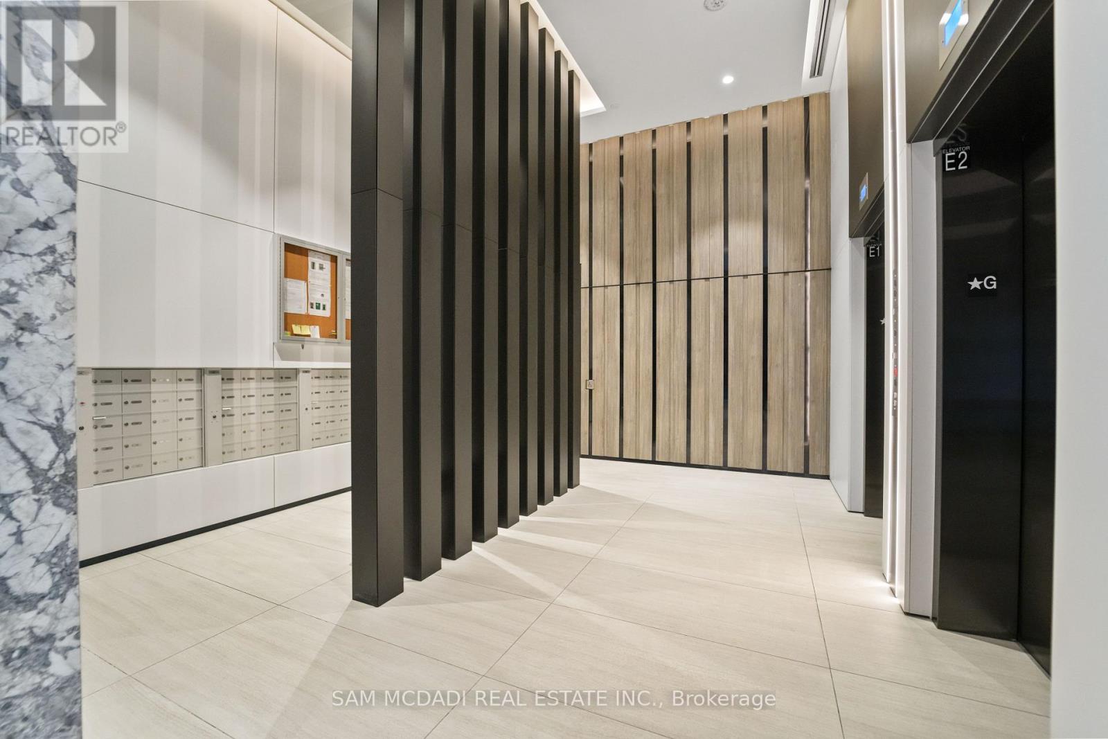 212 - 215 Lakeshore Road W, Mississauga, Ontario  L5H 0A7 - Photo 4 - W12497292