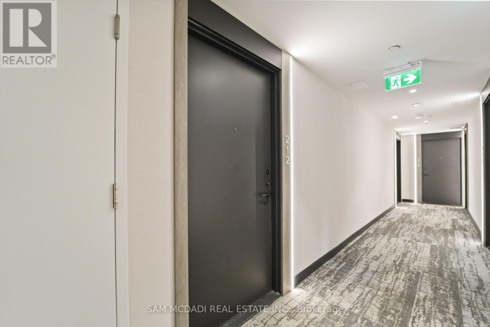 212 - 215 Lakeshore Road W, Mississauga, Ontario  L5H 0A7 - Photo 5 - W12497292