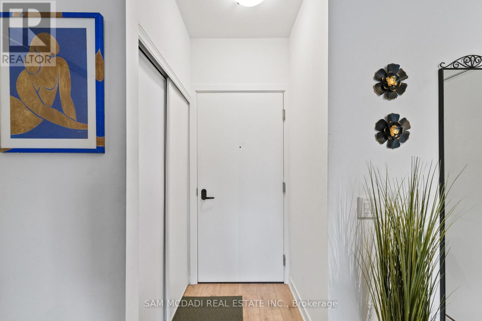 212 - 215 Lakeshore Road W, Mississauga, Ontario  L5H 0A7 - Photo 6 - W12497292