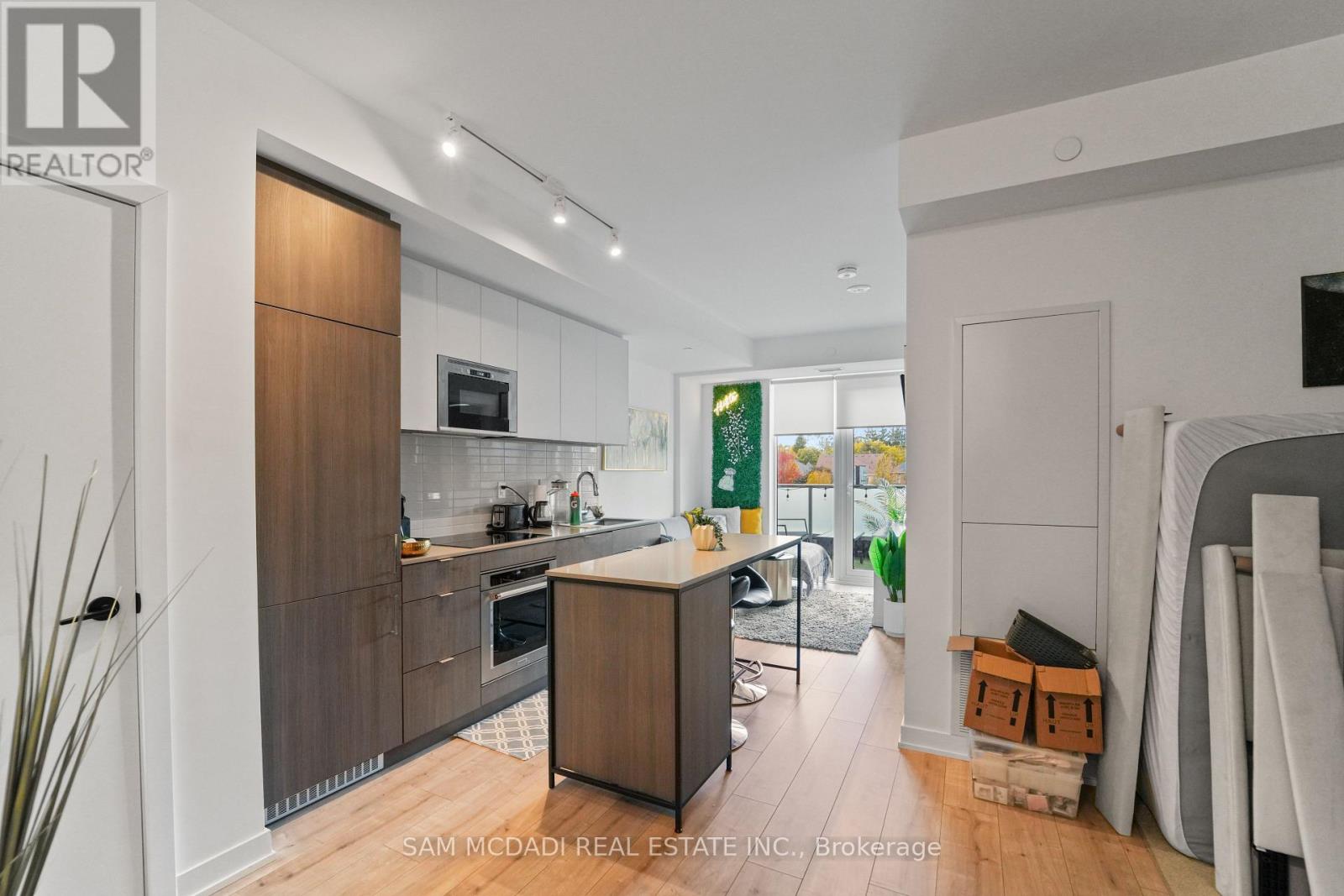 212 - 215 Lakeshore Road W, Mississauga, Ontario  L5H 0A7 - Photo 7 - W12497292