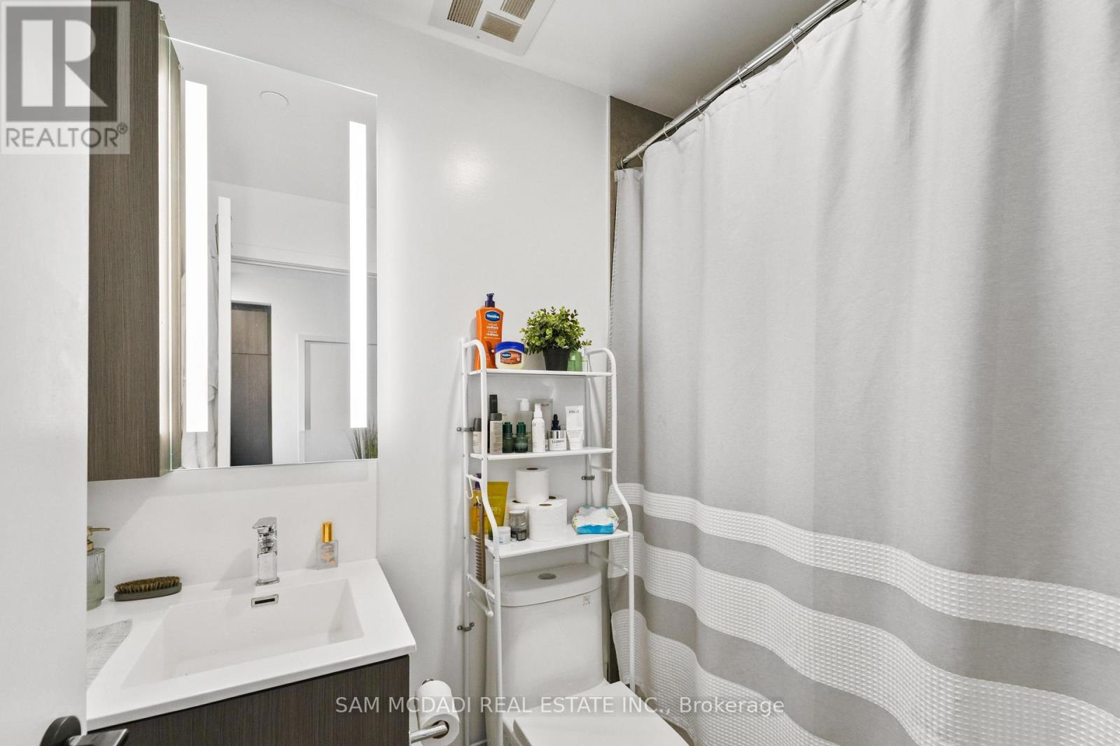 212 - 215 Lakeshore Road W, Mississauga, Ontario  L5H 0A7 - Photo 9 - W12497292