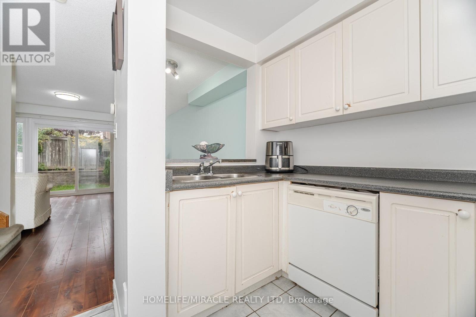 33 - 1285 Bristol Road W, Mississauga (East Credit), Ontario  L5V 2H5 - Photo 11 - W12497294