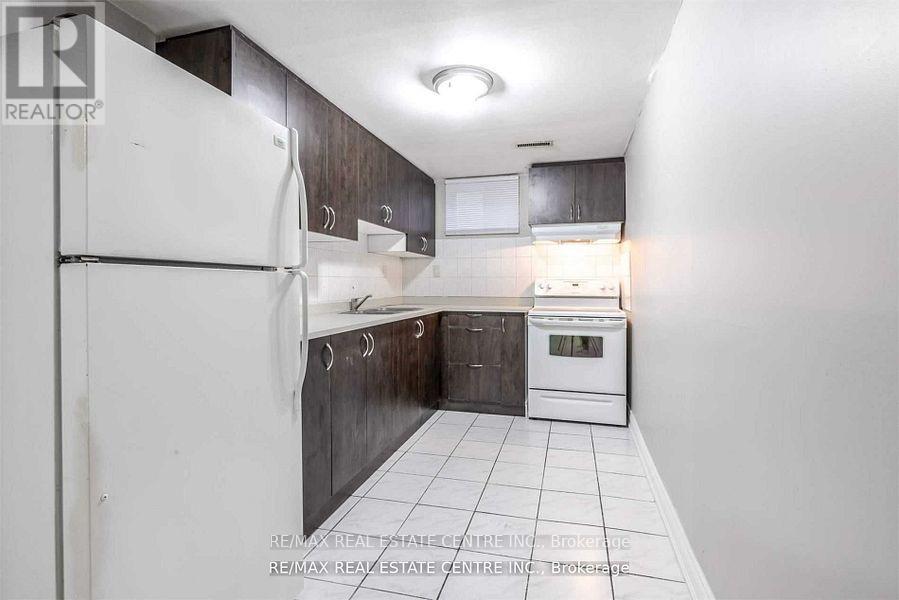 Lower - 83 Autumn Boulevard, Brampton, Ontario  L6T 2W1 - Photo 2 - W12497310