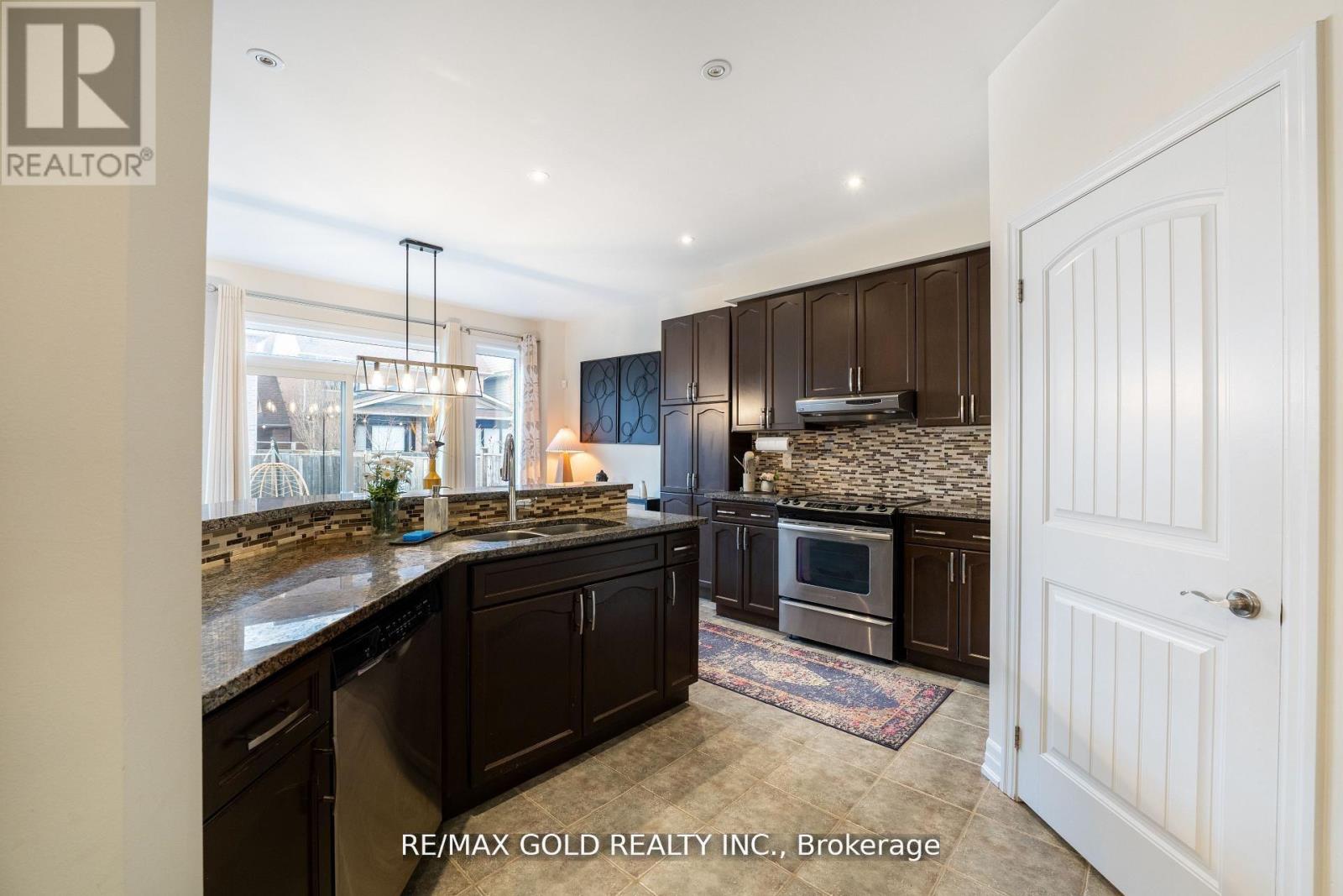 87 Scott Boulevard, Milton (Sc Scott), Ontario  L9T 0S3 - Photo 10 - W12497336