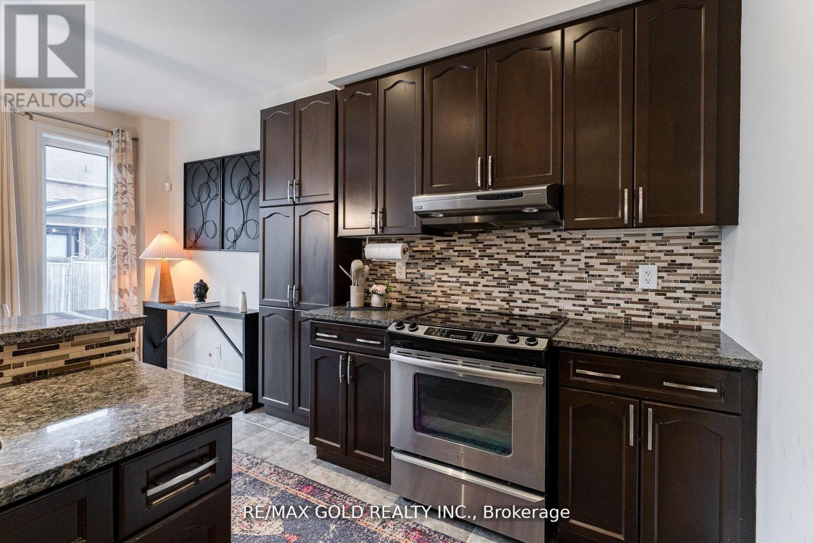 87 Scott Boulevard, Milton (Sc Scott), Ontario  L9T 0S3 - Photo 11 - W12497336