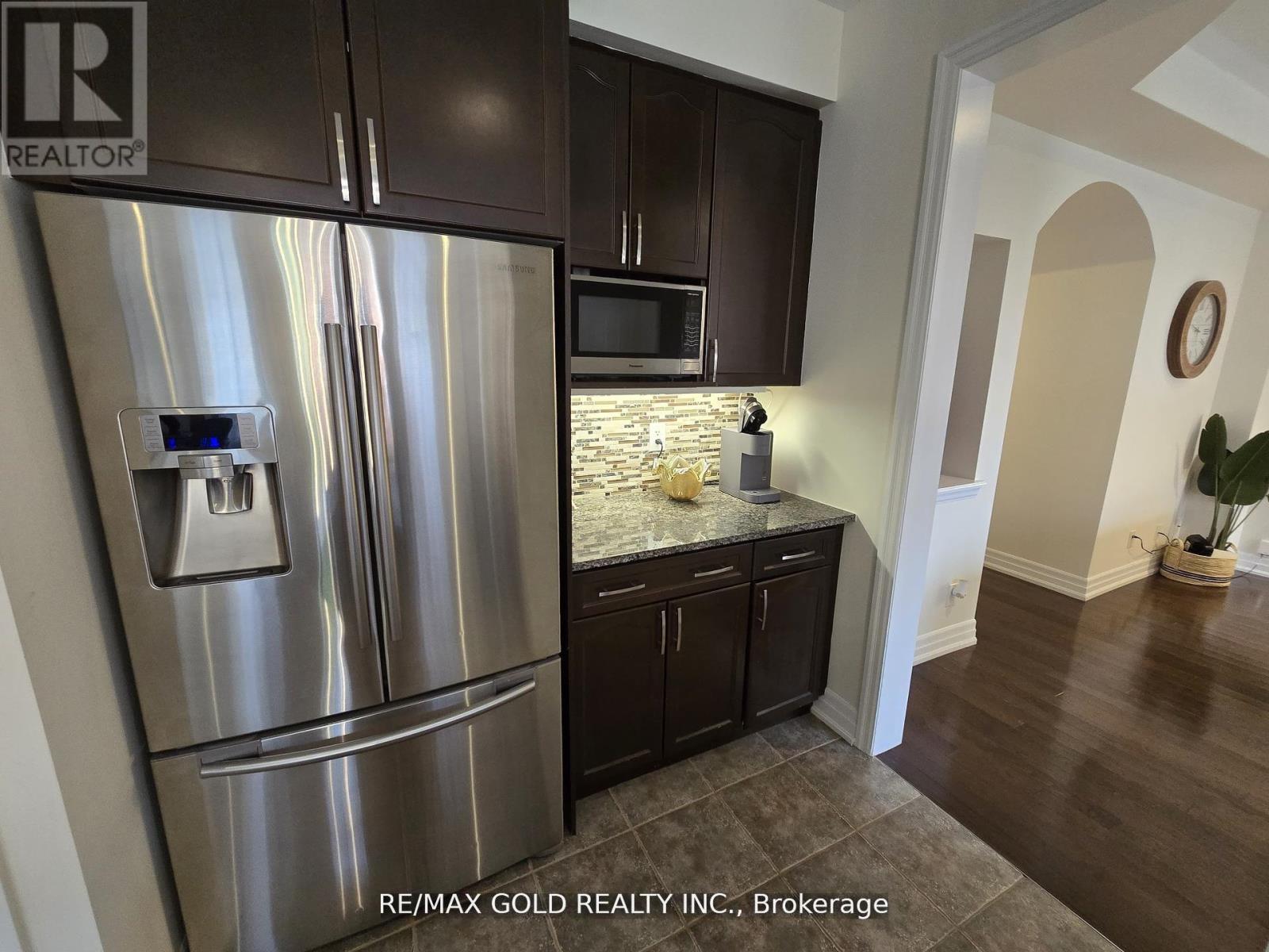 87 Scott Boulevard, Milton (Sc Scott), Ontario  L9T 0S3 - Photo 13 - W12497336