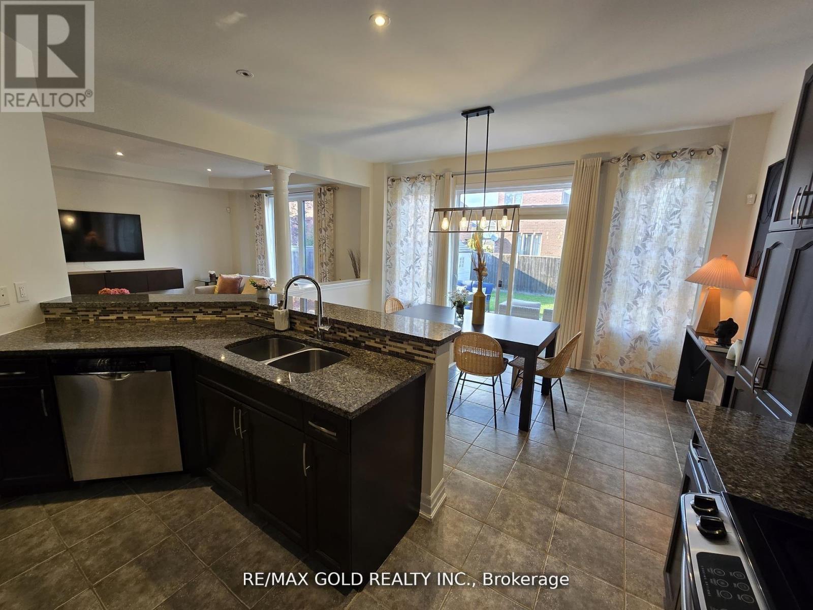 87 Scott Boulevard, Milton (Sc Scott), Ontario  L9T 0S3 - Photo 14 - W12497336