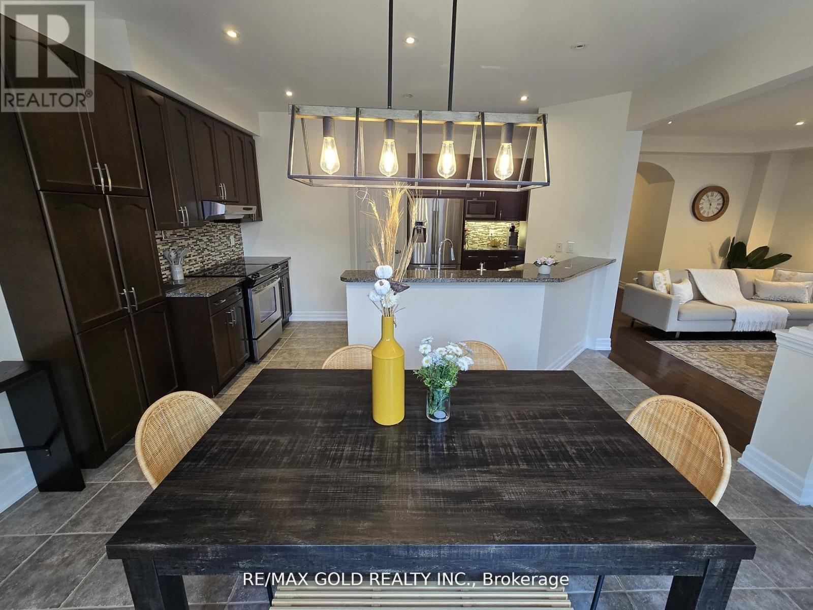 87 Scott Boulevard, Milton (Sc Scott), Ontario  L9T 0S3 - Photo 16 - W12497336