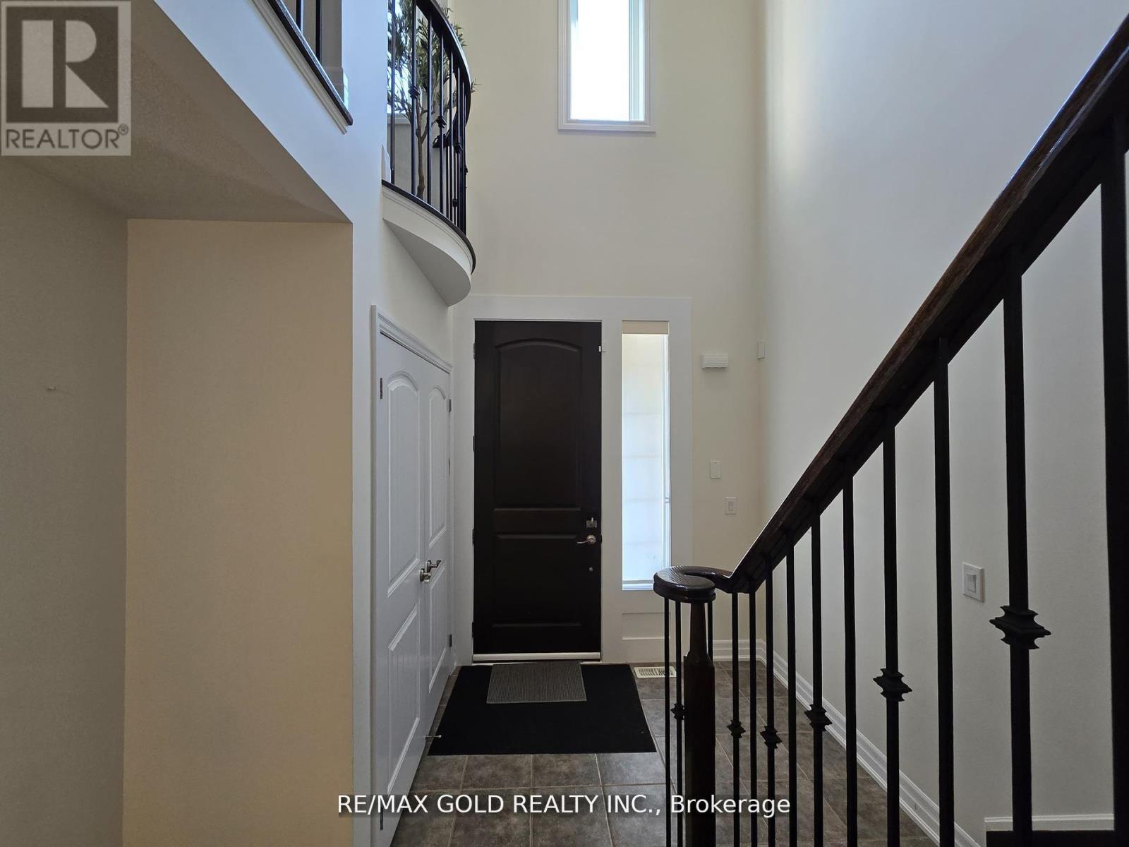 87 Scott Boulevard, Milton (Sc Scott), Ontario  L9T 0S3 - Photo 2 - W12497336