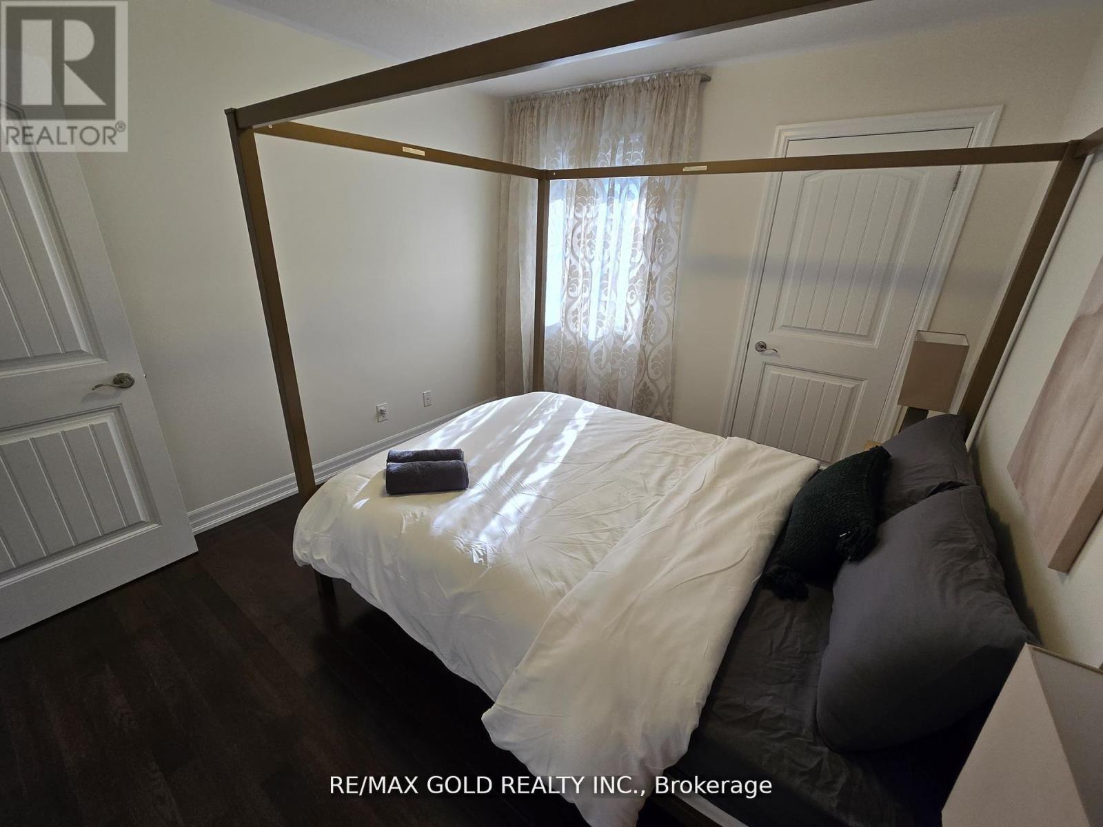 87 Scott Boulevard, Milton (Sc Scott), Ontario  L9T 0S3 - Photo 27 - W12497336