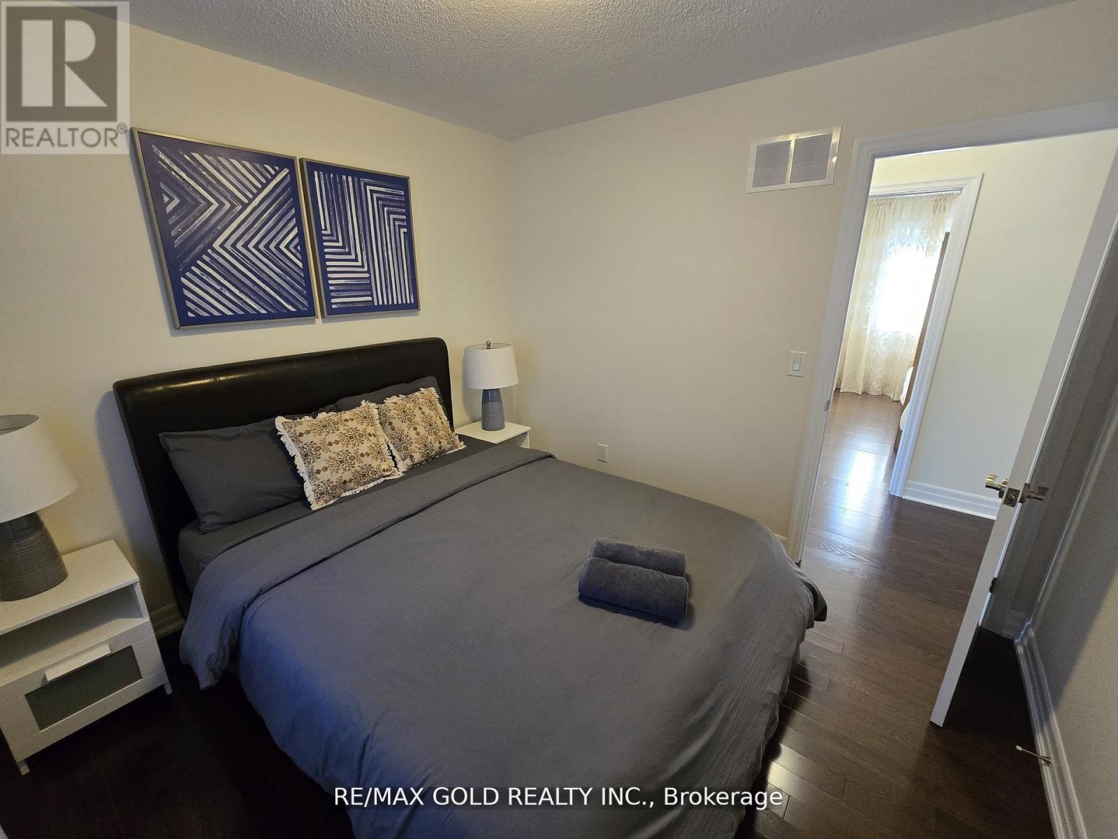 87 Scott Boulevard, Milton (Sc Scott), Ontario  L9T 0S3 - Photo 29 - W12497336