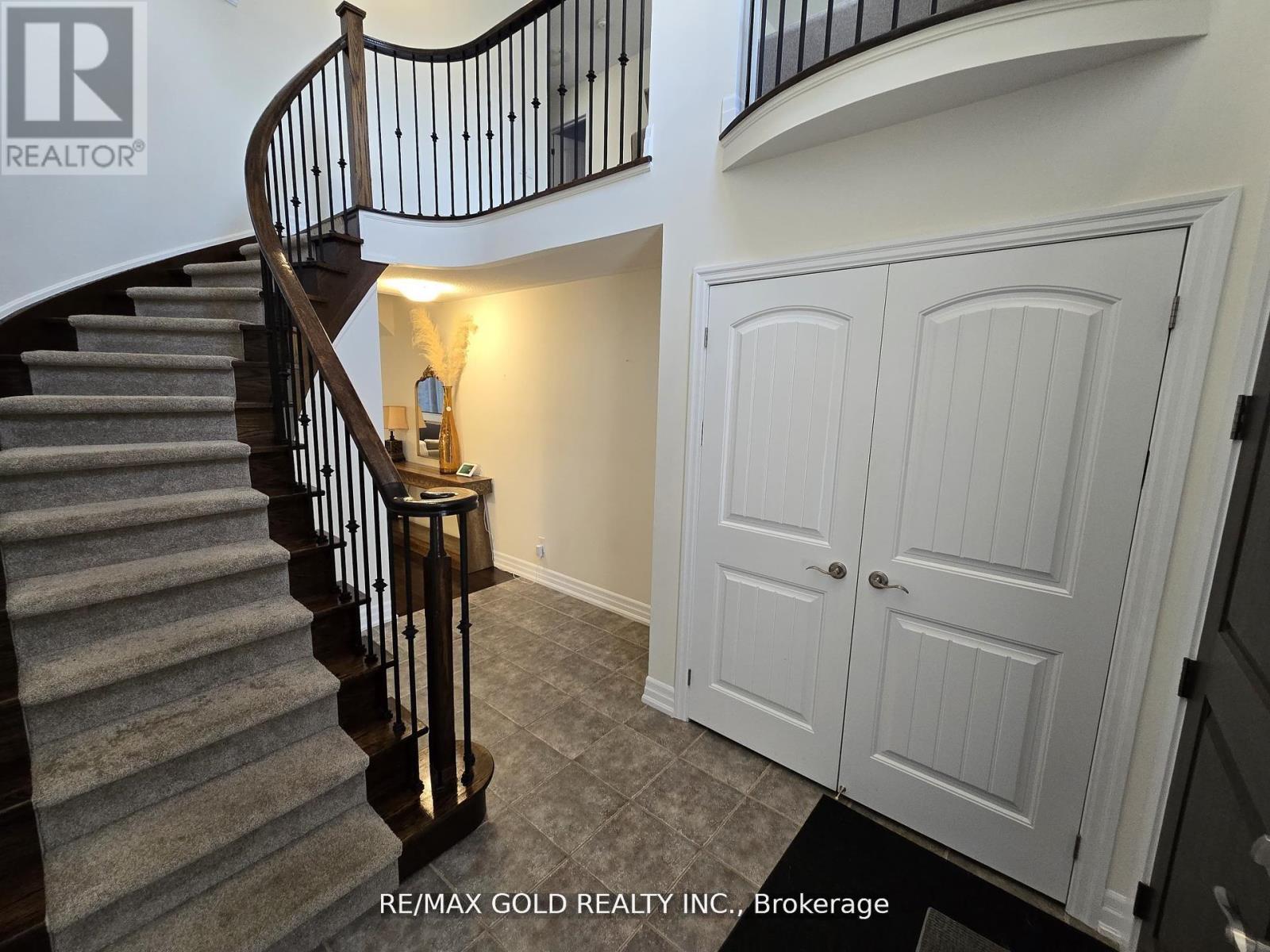 87 Scott Boulevard, Milton (Sc Scott), Ontario  L9T 0S3 - Photo 3 - W12497336