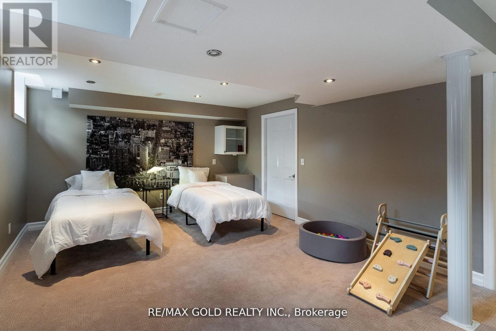 87 Scott Boulevard, Milton (Sc Scott), Ontario  L9T 0S3 - Photo 33 - W12497336