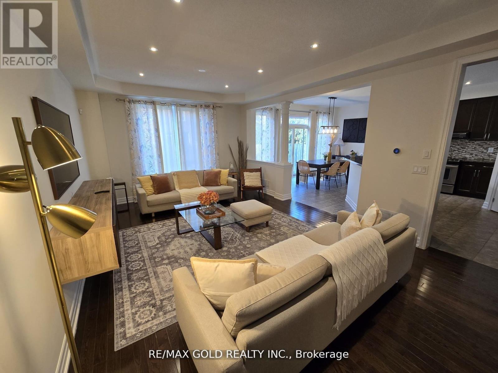 87 Scott Boulevard, Milton (Sc Scott), Ontario  L9T 0S3 - Photo 5 - W12497336