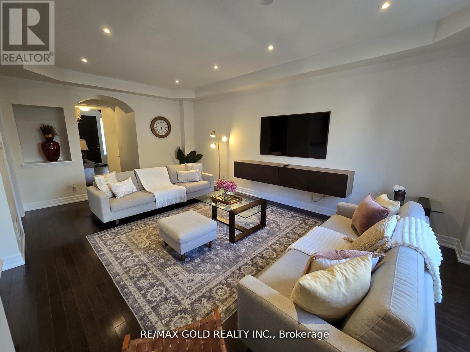 87 Scott Boulevard, Milton (Sc Scott), Ontario  L9T 0S3 - Photo 6 - W12497336