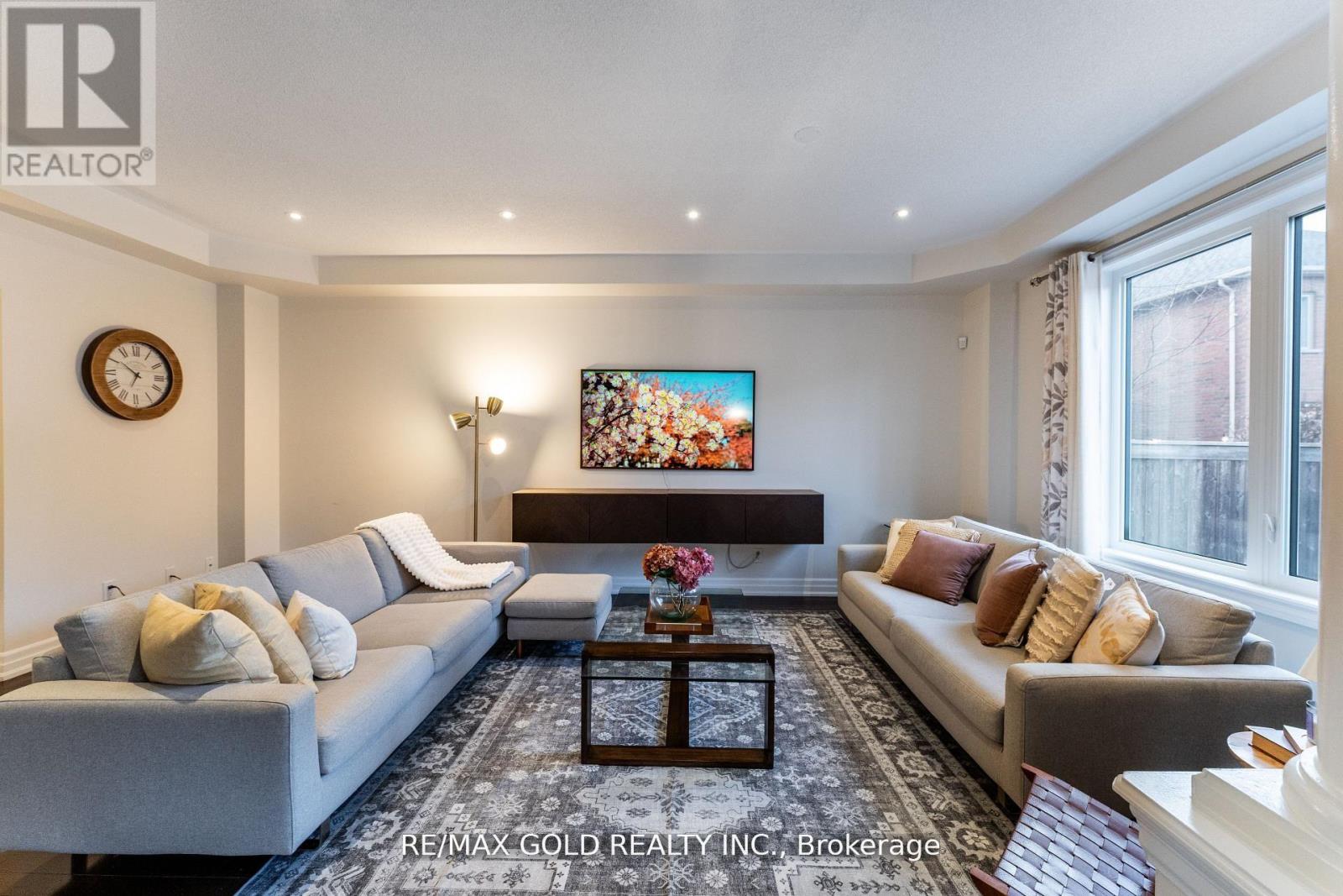 87 Scott Boulevard, Milton (Sc Scott), Ontario  L9T 0S3 - Photo 7 - W12497336