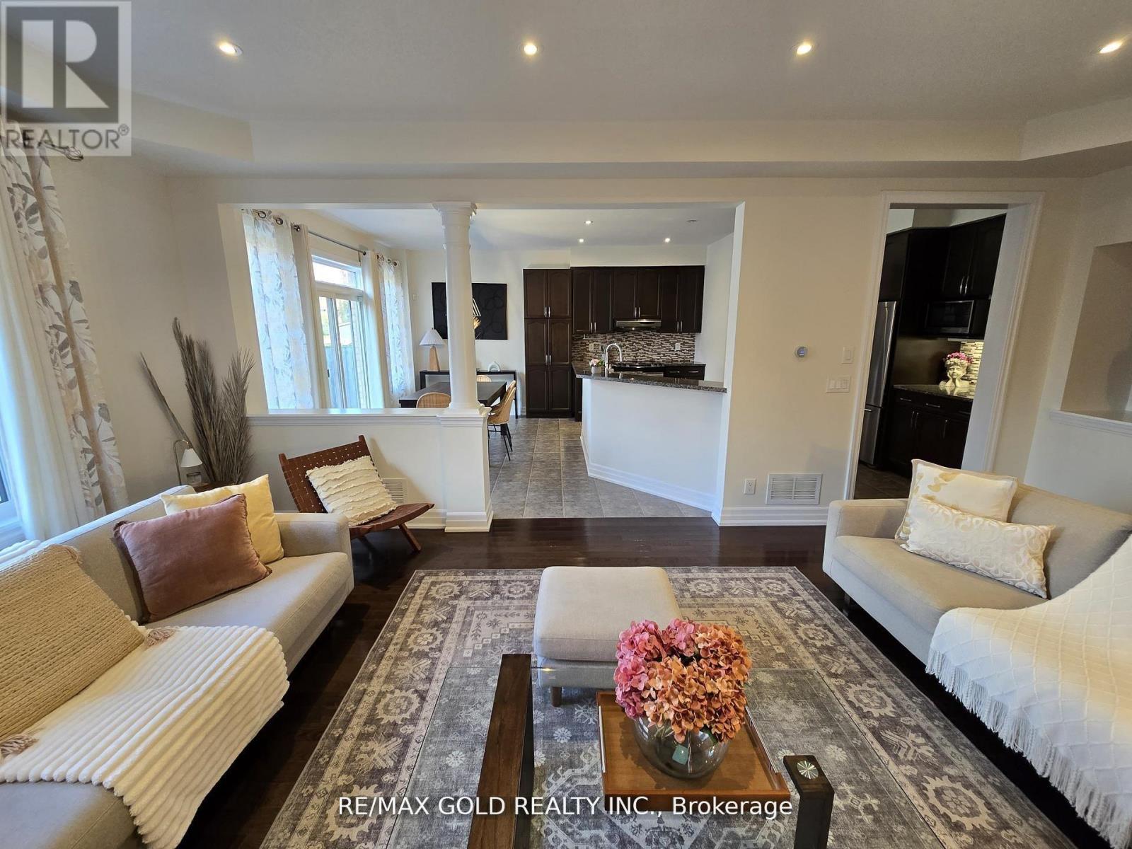 87 Scott Boulevard, Milton (Sc Scott), Ontario  L9T 0S3 - Photo 8 - W12497336