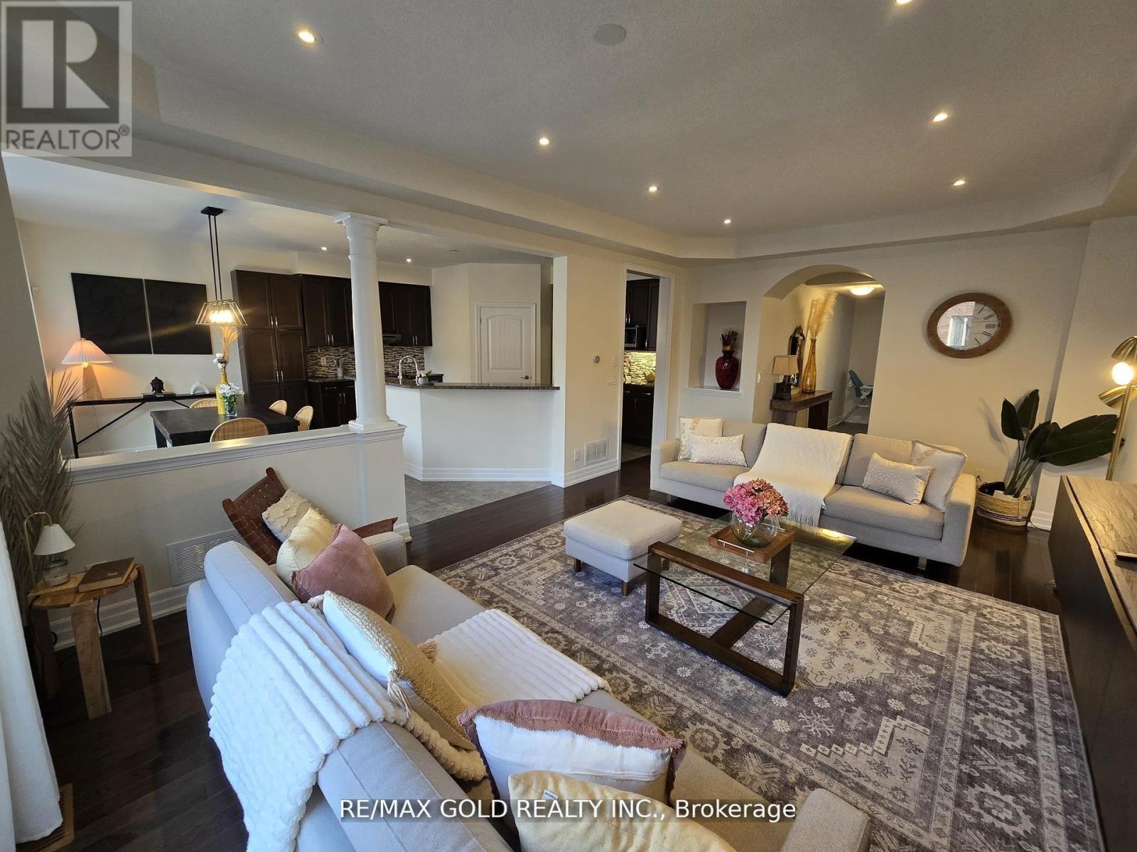 87 Scott Boulevard, Milton (Sc Scott), Ontario  L9T 0S3 - Photo 9 - W12497336