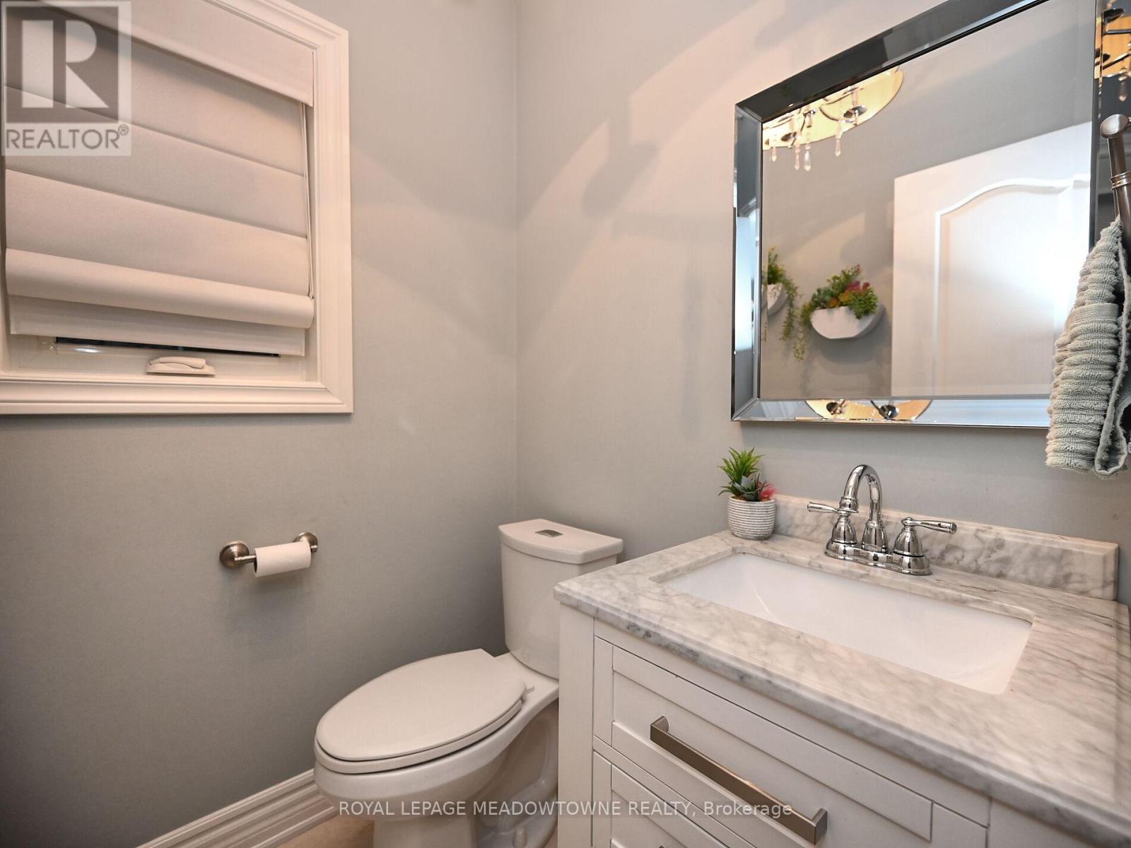 2378 Wasaga Drive, Oakville (Jc Joshua Creek), Ontario  L6H 0B7 - Photo 8 - W12497386