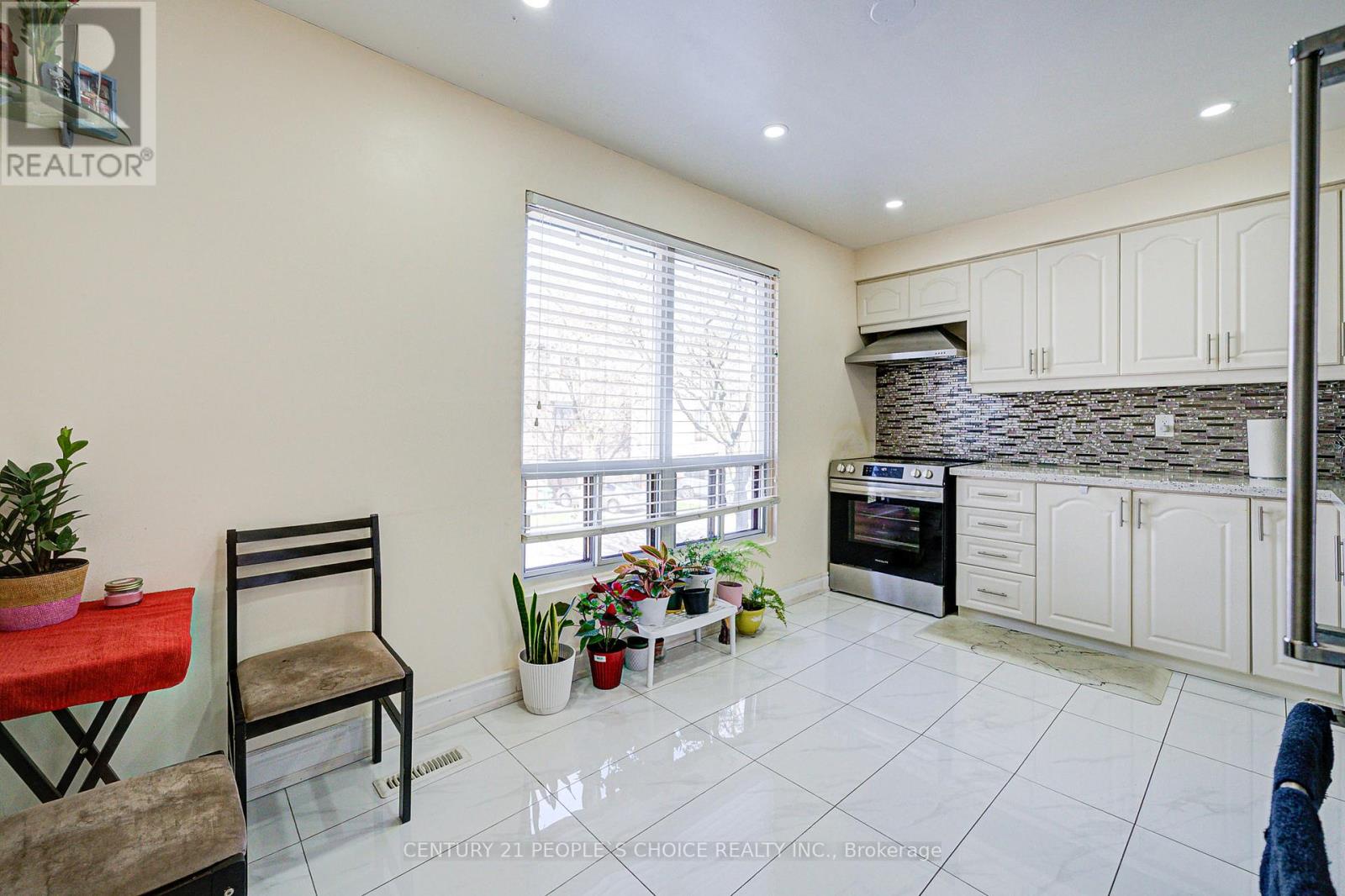 8 - 4020 Brandon Gate Drive, Mississauga (Malton), Ontario  L4T 3W8 - Photo 15 - W12497410