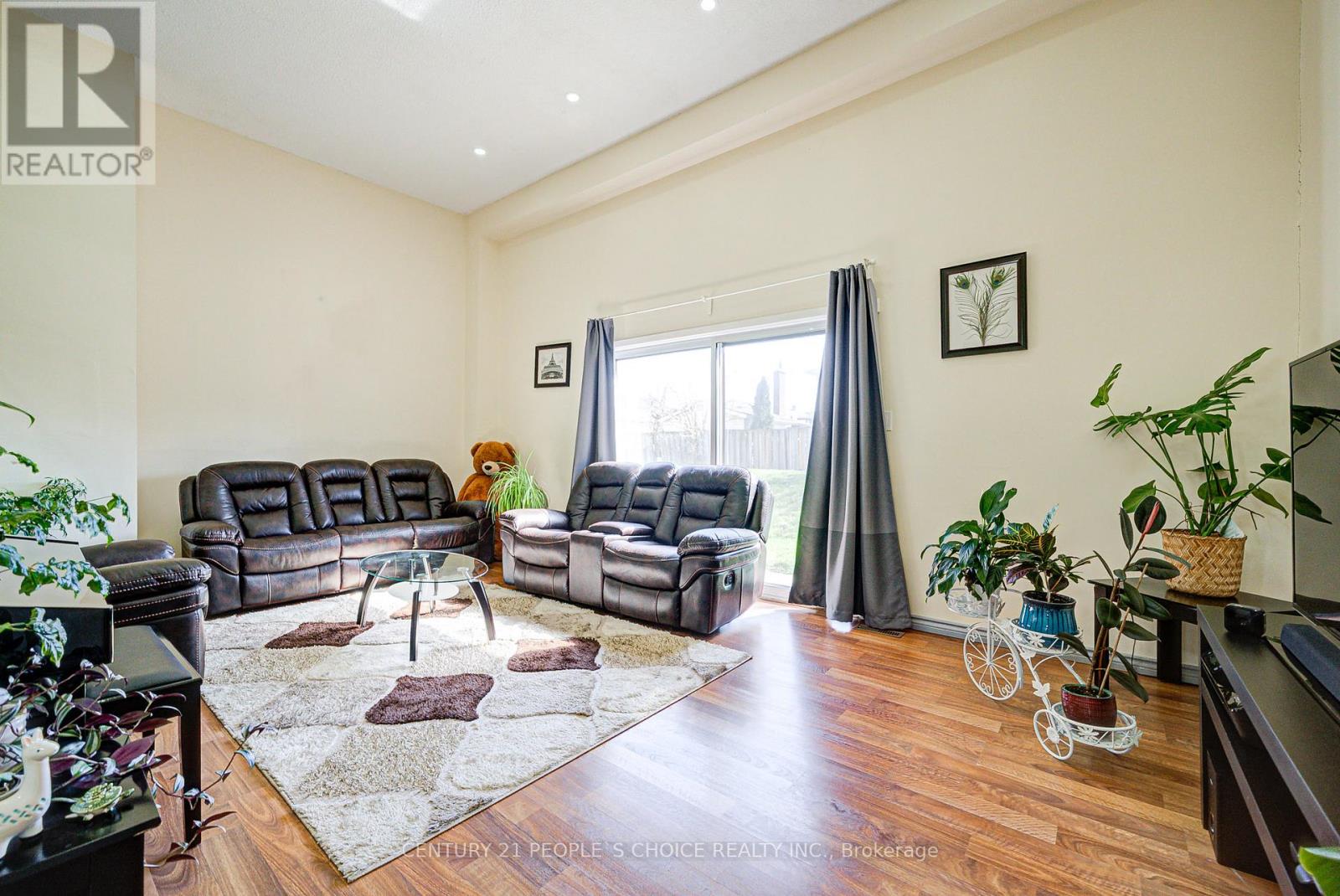 8 - 4020 Brandon Gate Drive, Mississauga (Malton), Ontario  L4T 3W8 - Photo 8 - W12497410