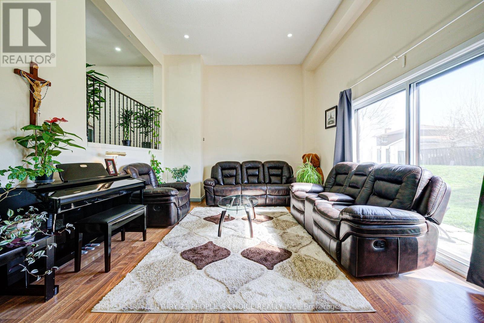 8 - 4020 Brandon Gate Drive, Mississauga (Malton), Ontario  L4T 3W8 - Photo 9 - W12497410