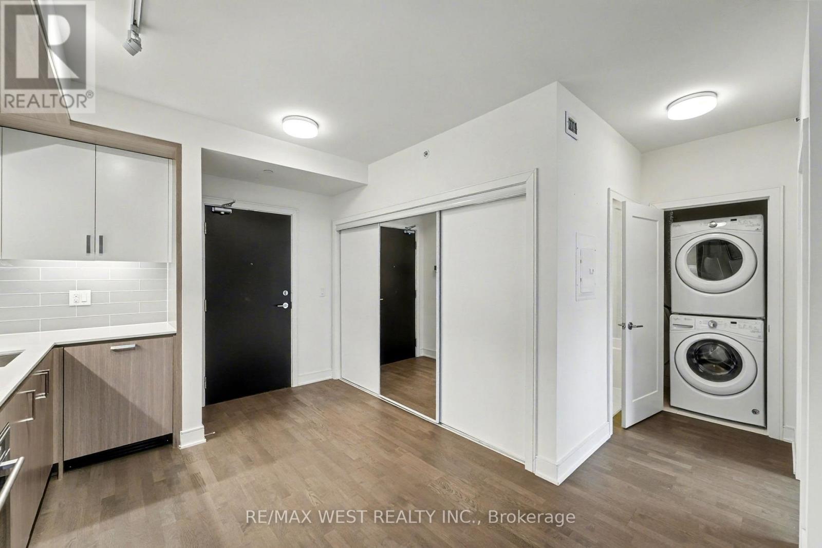 357 - 1575 Lakeshore Road, Mississauga (Clarkson), Ontario  L5J 0B1 - Photo 3 - W12497412