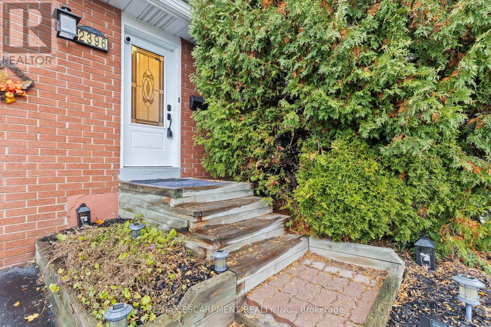 2396 Lyford Lane, Burlington (Brant Hills), Ontario  L7P 3Y8 - Photo 3 - W12497418