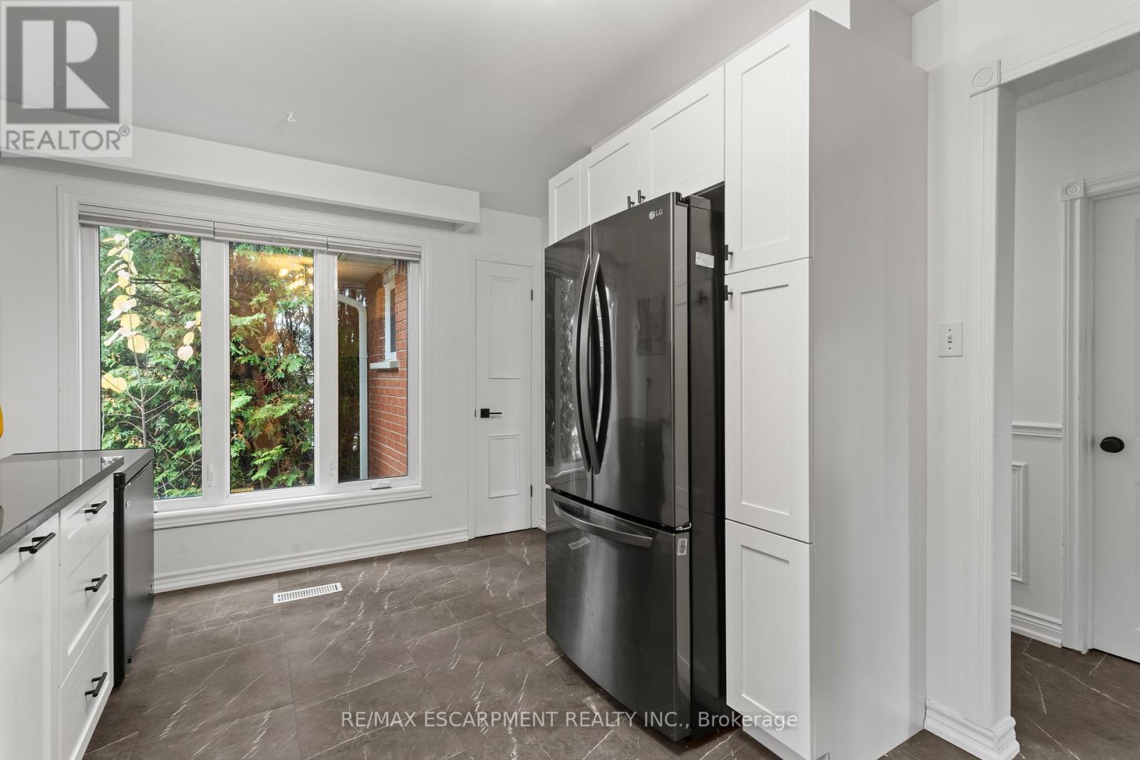 2396 Lyford Lane, Burlington (Brant Hills), Ontario  L7P 3Y8 - Photo 8 - W12497418