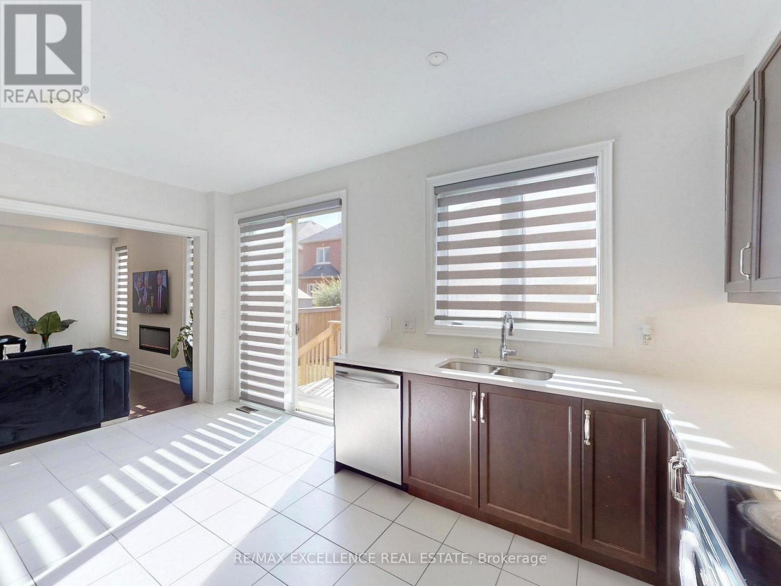 33 Tiger Crescent, Brampton (Sandringham-Wellington North), Ontario  L6R 0C8 - Photo 11 - W12497454