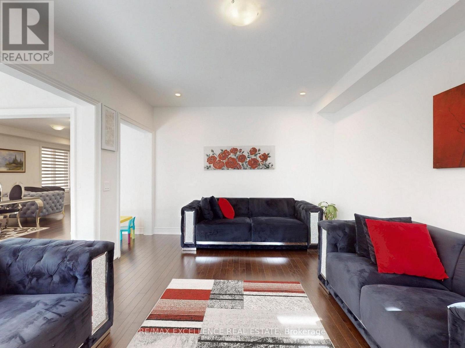 33 Tiger Crescent, Brampton (Sandringham-Wellington North), Ontario  L6R 0C8 - Photo 3 - W12497454