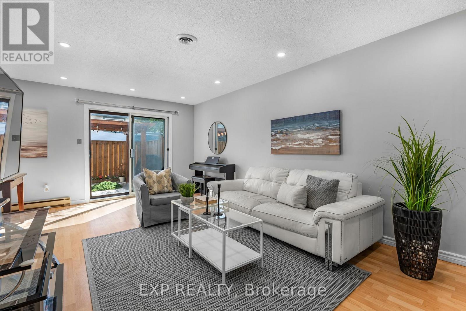 70 - 6797 Formentera Avenue, Mississauga (Meadowvale), Ontario  L5N 2L6 - Photo 5 - W12497462