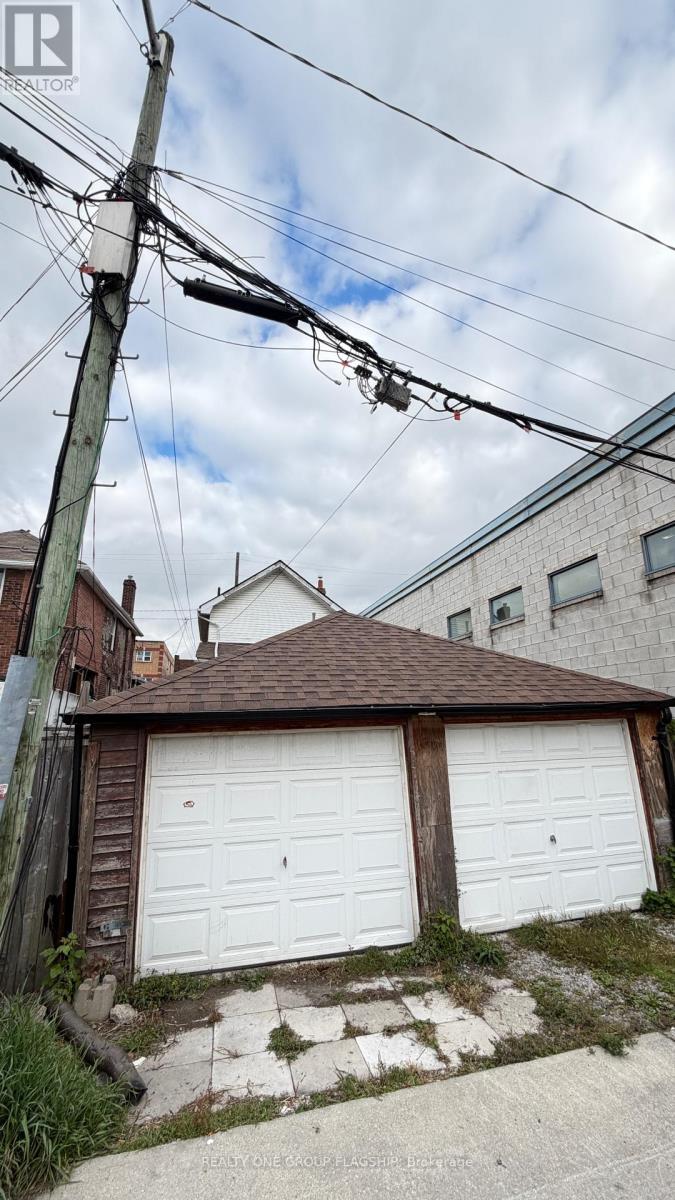 567 Rogers Road, Toronto (Keelesdale-Eglinton West), Ontario  M6M 1B7 - Photo 3 - W12497594