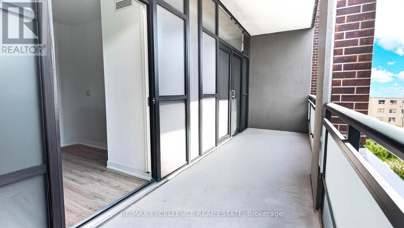 25 Neighbourhood Lane, Toronto (Stonegate-Queensway), Ontario  M8Y 0C4 - Photo 12 - W12497642