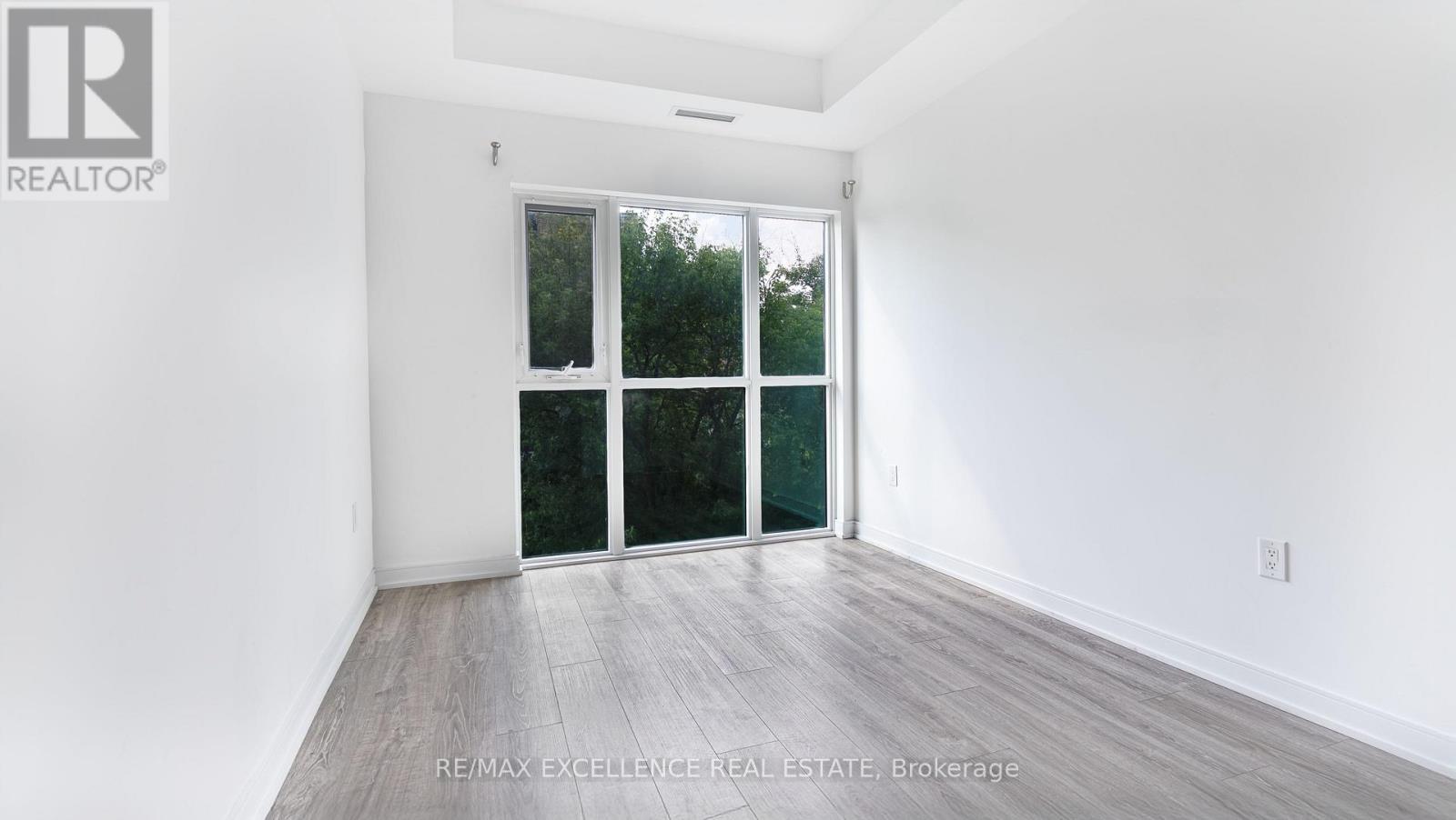 25 Neighbourhood Lane, Toronto (Stonegate-Queensway), Ontario  M8Y 0C4 - Photo 6 - W12497642