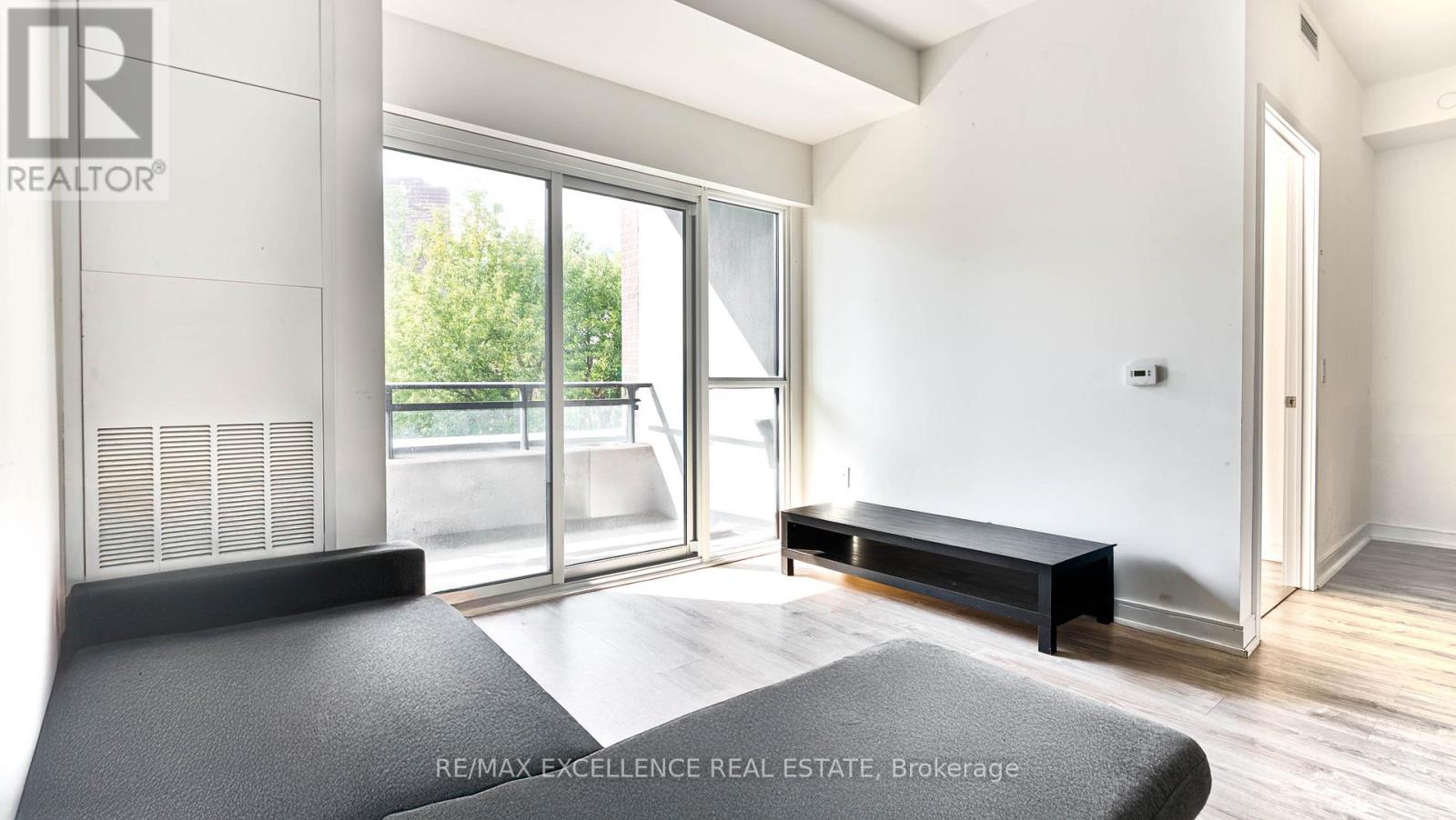 25 Neighbourhood Lane, Toronto (Stonegate-Queensway), Ontario  M8Y 0C4 - Photo 9 - W12497642