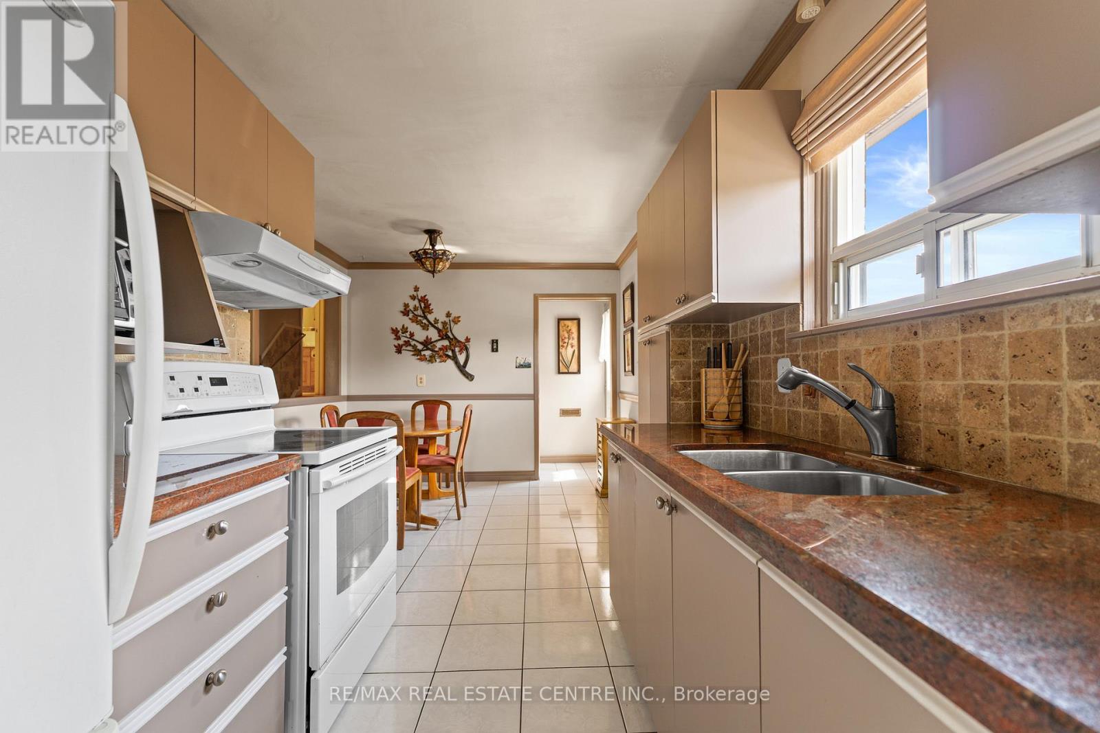 48 Marblehead Crescent, Brampton (Central Park), Ontario  L6S 2V1 - Photo 11 - W12497652