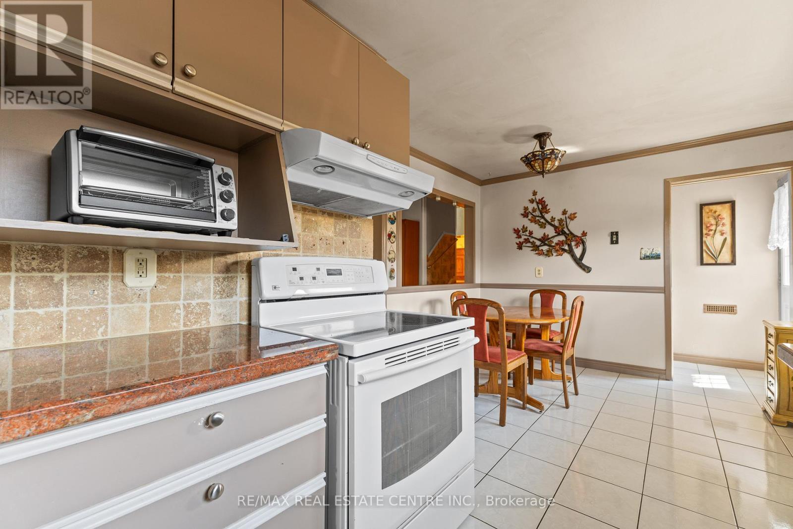 48 Marblehead Crescent, Brampton (Central Park), Ontario  L6S 2V1 - Photo 12 - W12497652