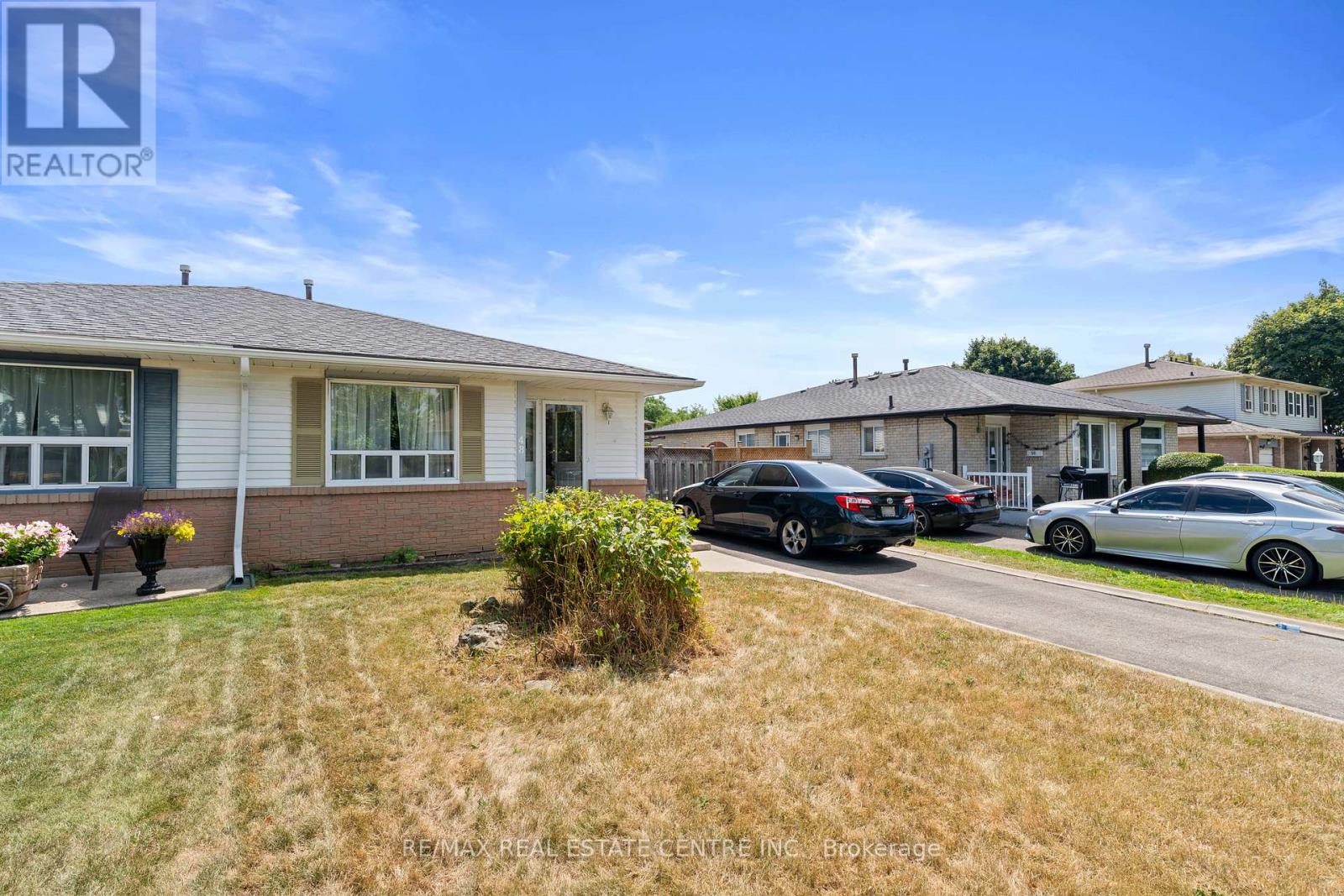 48 Marblehead Crescent, Brampton (Central Park), Ontario  L6S 2V1 - Photo 2 - W12497652