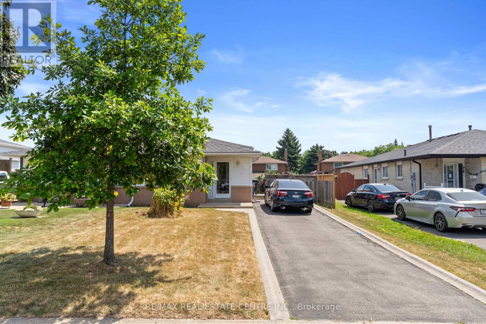 48 Marblehead Crescent, Brampton (Central Park), Ontario  L6S 2V1 - Photo 3 - W12497652