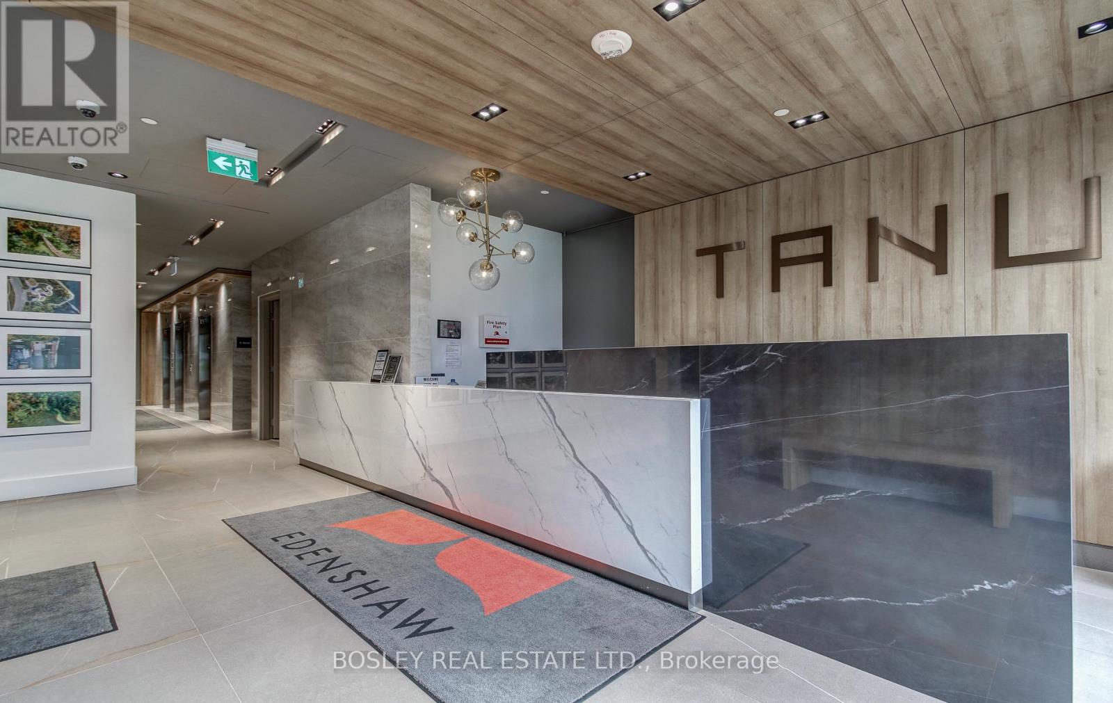 303 - 21 Park Street E, Mississauga, Ontario  L5G 1L7 - Photo 3 - W12497654